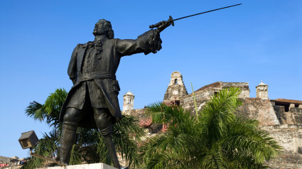 Estatua de Blas de Lezo frente al Castillo de San Felipe de Barajas, Cartagena de Indias, Colombia