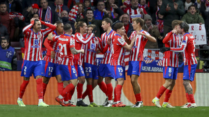 Los jugadores del Atlético de Madrid celebran el segundo gol del equipo rojiblanco