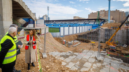 La alcaldesa visita las obras de la Nueva Romareda