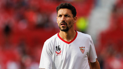 Jesús Navas durante el calentamiento de un partido del Sevilla.