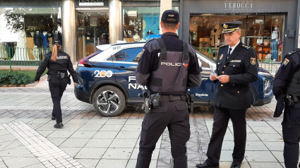 El comisario de Lorca, junto a varios agentes de la Policía Nacional