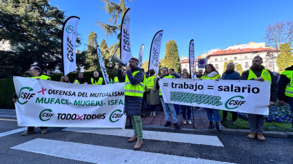 Nueva manifestación de los mutualistas asturianos, que no están dispuestos a renunciar a Muface