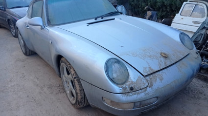 Muchos coches clásicos se han visto afectados por la DANA.