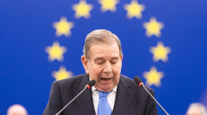 Edmundo González Urrutia, Premio Sájarov, interviene durante el pleno del Parlamento Europeo en Estrasburgo