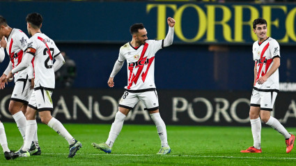 Álvaro García celebra el gol marcado para el Rayo en La Cerámica