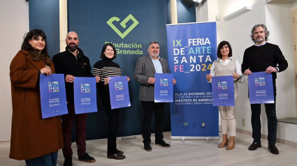 Presentación de la IX Feria de Arte de Santa Fe, con la diputada de Cultura y Educación de la Diputación de Granada, Pilar Caracuel, segunda por la derecha en la imagen