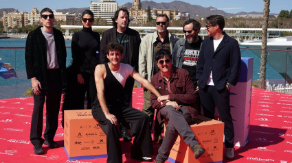 Foto de familia de del equipo de la película  sobre los Planetas, a 5 de marzo de 2024, en Málaga, Andalucía (España). Pase gráfico con el equipo de la película de la sección oficial 'Segundo Premio' de Isaki Lacuesta y Pol Rodríguez sobre el grupo de música Los Planetas. Posteriormente  rueda de prensa a la que asisten los directores Isaki Lacuesta y Pol Rodríguez; los intérpretes Daniel Ibáñez, Stephanie Magnin, Cristalino y Mafo; el guionista Fernando Navarro; y el productor Cristóbal García.