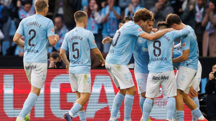 Los jugadores del Celta celebran el segundo gol de Pablo Durán.