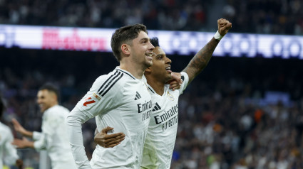 Rodrygo y Valverde celebran el gol del brasileño en el partido entre el Real Madrid y Sevilla