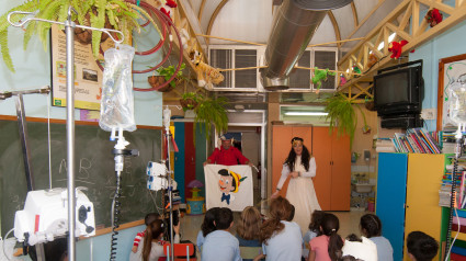 Niños disfrutando las actividades de Navidad en el Hospital Virgen del Rocío de Sevilla