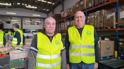 José Antonio y Rogelio, voluntarios del Banco de Alimentos Rías Altas