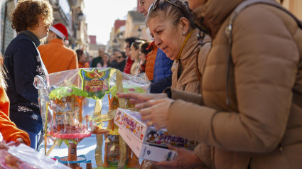 Reparto de regalos de Navidad para las familias afectadas por la Dana.