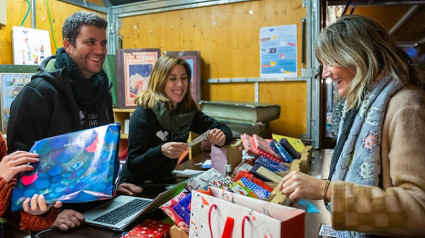 Caseta de la campaña 'Libros que importan' en la plaza del Pilar.