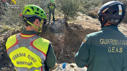 El rescate del cuerpo fue complejo y requirió de maquinaria pesada y agentes del equipo de montaña.