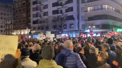 Tercera manifestación por la gestión política de la DANA