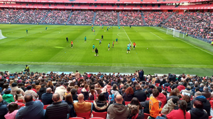 Casi 30.000 personas asisten al entrenamiento del Athletic en San Mamés