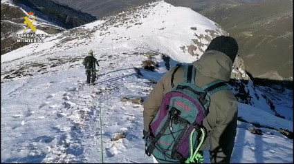 El GREIM rescata en el Pico San Lorenzo a un padre y su hijo menor de edad