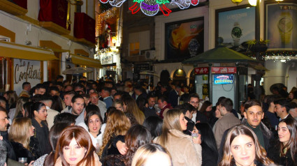 Jóvenes durante la celebración de la Tardevieja en Lorca