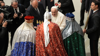 El Papa saluda a los Reyes Magos