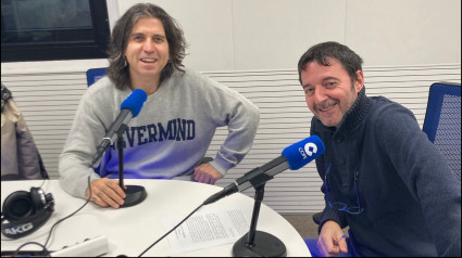 Rulo junto a Roberto Pablo en los estudios de Poniendo las Calles