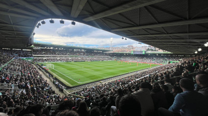 Aspecto del graderío de El Sardinero, lleno para el Racing-Celta