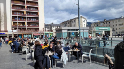 Terrazas en la plaza Biscós de Jaca