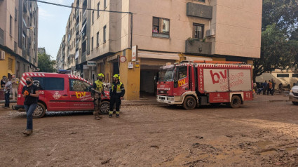 Bomberos de Valencia tras la riada