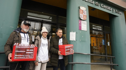 Oncobierzo entrega más de 100.000 firmas a la Junta para que haya mejoras en la sanidad del Bierzo (León)