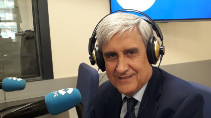 Juan José Badiola en los estudios de COPE.