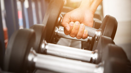 Pesas en el gimnasio