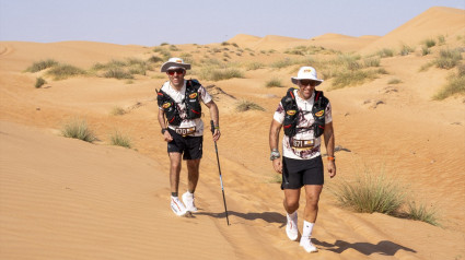 Pol Makuri y Albert Jorquera durante la Oman Desert MarathonXAVIER BARON20/1/2024