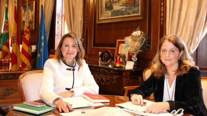 Begoña Carrasco y Begoña Carrasco y la directora de la Oficina de Planificación Económica, Carmen Vilanova