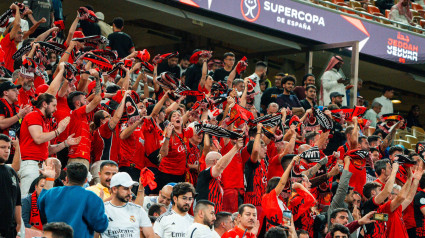 Aficionados mallorquinistas durante la semifinal de la Supercopa de España