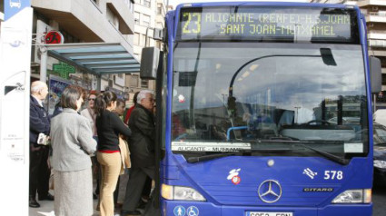 Carlos de Juan, edil de Movilidad: "apostar por el transporte colectivo y reducir el uso del vehículo privado es clave para mejorar la calidad del aire y reducir la huella de carbono".