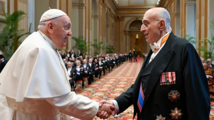 El Papa en su saludo a los embajadores ante la Santa Sede