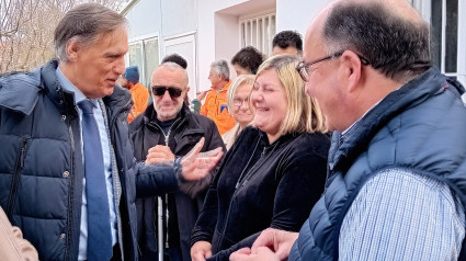 El alcalde García Carbayo ha visitado el centro de día de Proyecto Hombre