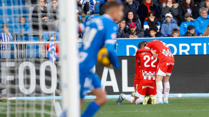 Los jugadores del Girona celebran el tanto de Solis en el descuento.