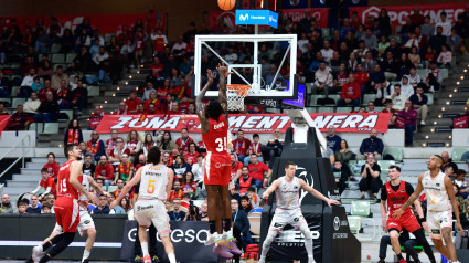 Dylan Ennis lidera la victoria de UCAM CB