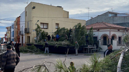 Preparativos de la fiesta en Canet Lo Roig