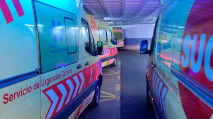 Atasco de ambulancias en las Urgencias del Hospital Universitario de Canarias