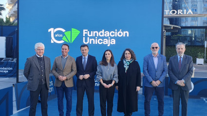 Foto de familia del acto de presentación del Aniversario de la Fundación Unicaja