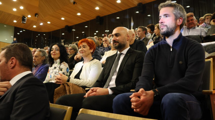 Rubén Arroxo, acompañado por outros edís do Concello de Lugo, durante a inauguración do novo auditorio Fuxan os Ventos