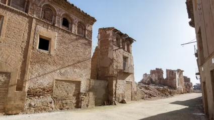 Calles abandonadas en el pueblo viejo de Belchite