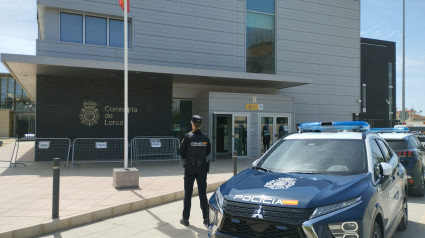 Exterior de la comisaría de la Policía Nacional en Lorca