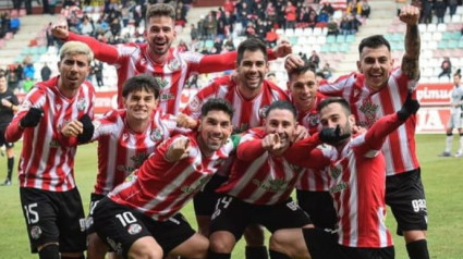 Los jugadores del Zamora celebran el tanto