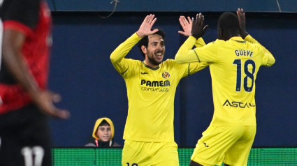 Dani Parejo celebra con Gueye el 3-0 del Villarreal al Mallorca en LaLiga