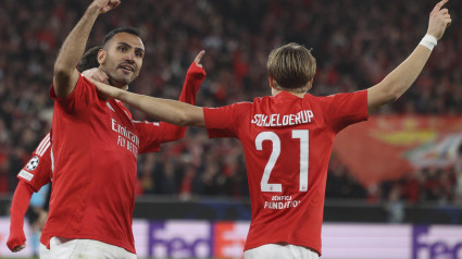 Pavlidis celebra el Benfica 2 - Barcelona 1