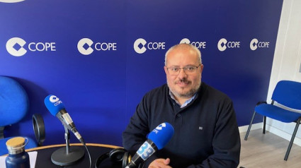 El alcalde de Ribadavia, César Fernández, en los estudios de Cope Ourense