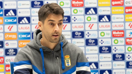 César de la Hoz durante su presentación como nuevo jugador del Real Oviedo