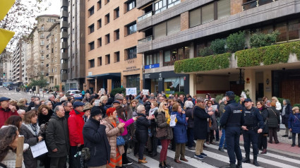 Los funcionarios afectados por la crisis de MUFACE se manifiestan en Zaragoza